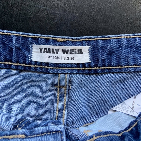 Basic Jean Shorts - Picture 2 of 3